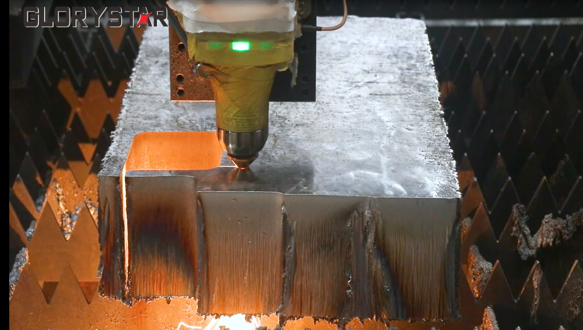 激光切割機中光纖心鏡、準直鏡、聚焦鏡的關系