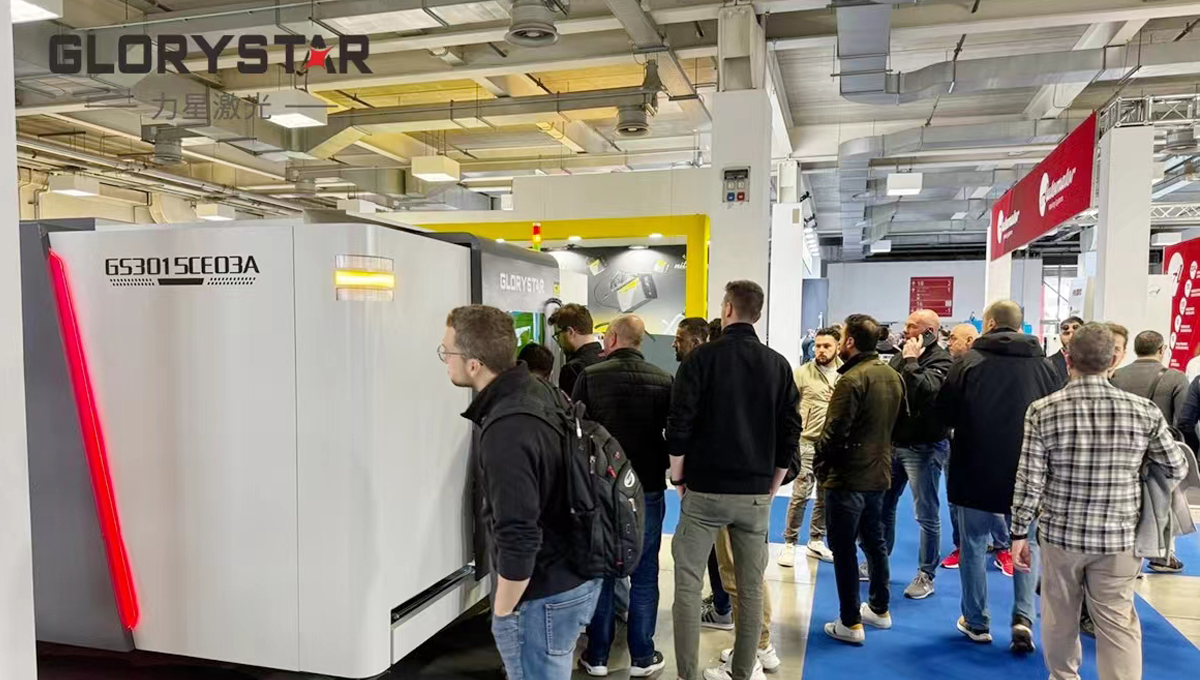 力星激光萬瓦級(jí)激光切割機(jī)亮相意大利工業(yè)展，引爆行業(yè)熱潮